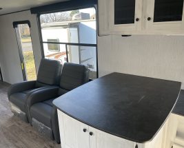 Camper 2022 TRAIL RUNNER 27RKS interior
