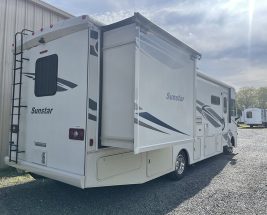 Used camper 2017 WINNEBAGO SUNSTAR 32 YE