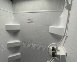 2022 TRAIL RUNNER interior washroom area